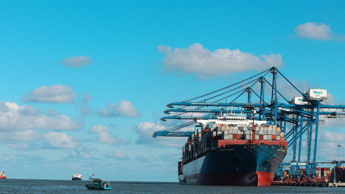 China’s Exports Surge 12.4% in March 2025 Amid Rising U.S. Tariffs — Trade Surplus Hits $102.6 Billion