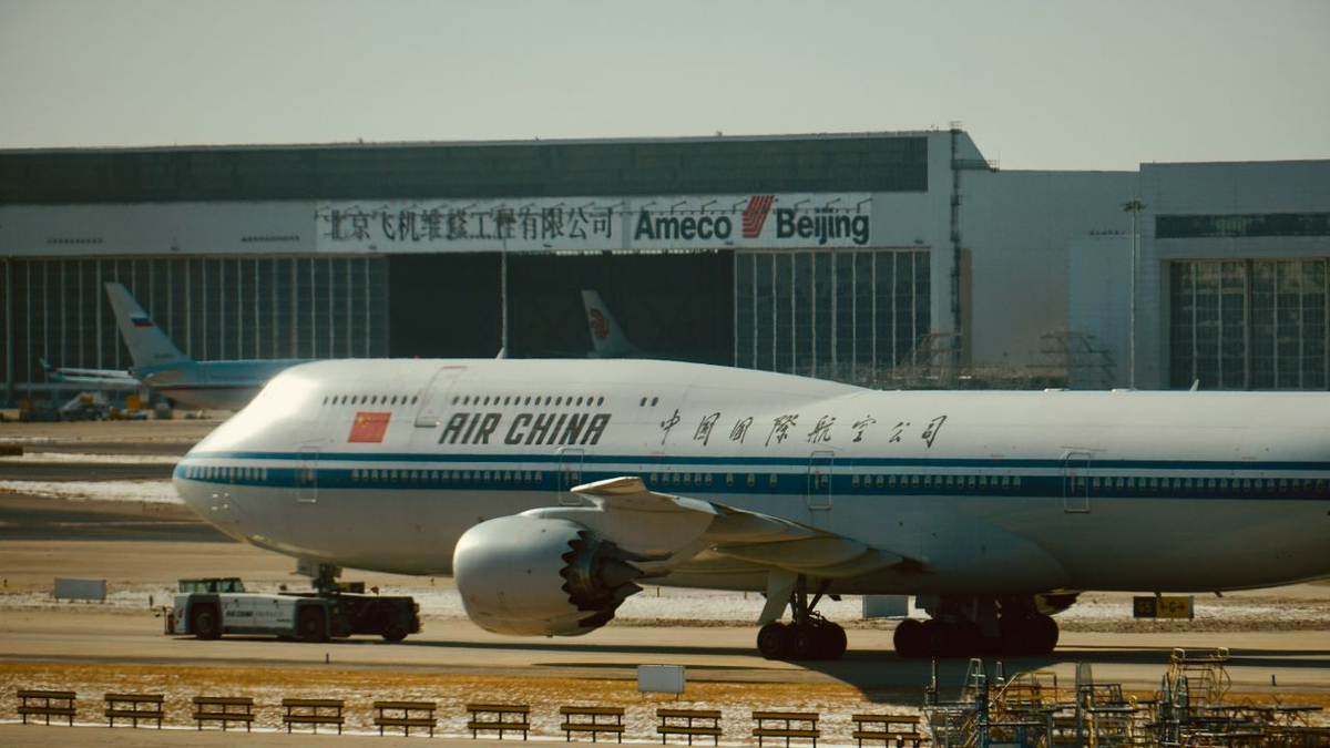 Severe Winds Disrupt Travel and Daily Life Across Northern China