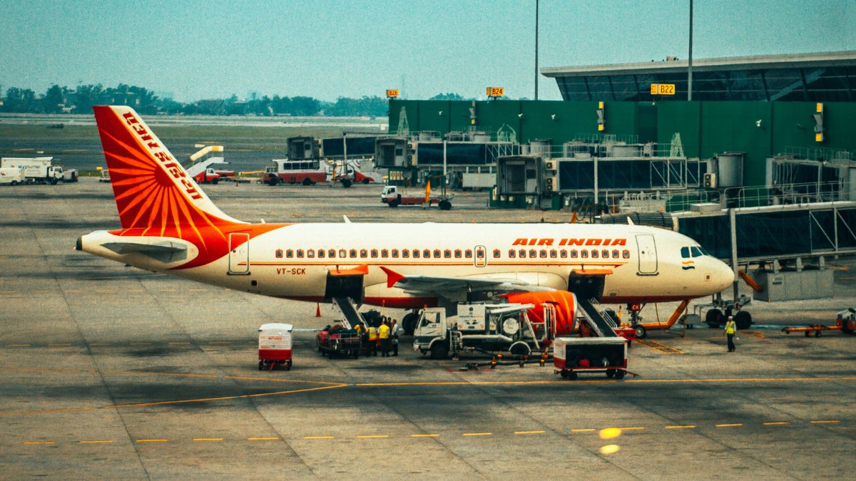 90 Flights Cancelled at Delhi Airport Amid Rising India–Pakistan Tensions After Operation Sindoor