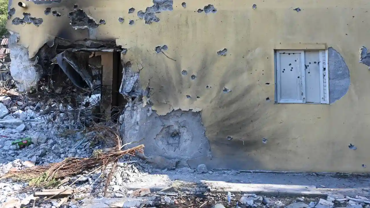 Israel Issues Ultimatum to Hamas Amid Gaza Hostage Negotiations and Escalating Humanitarian Crisis