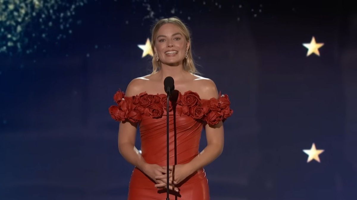Margot Robbie making sandwiches at Subway