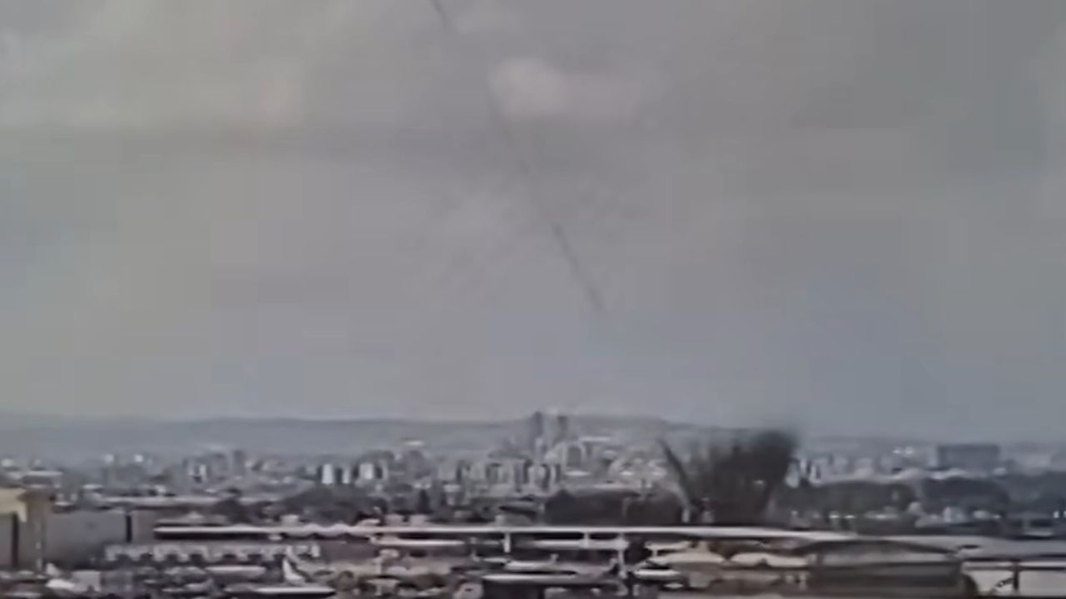 Netanyahu Vows Swift Response After Houthi Missile Lands Near Tel Aviv Airport