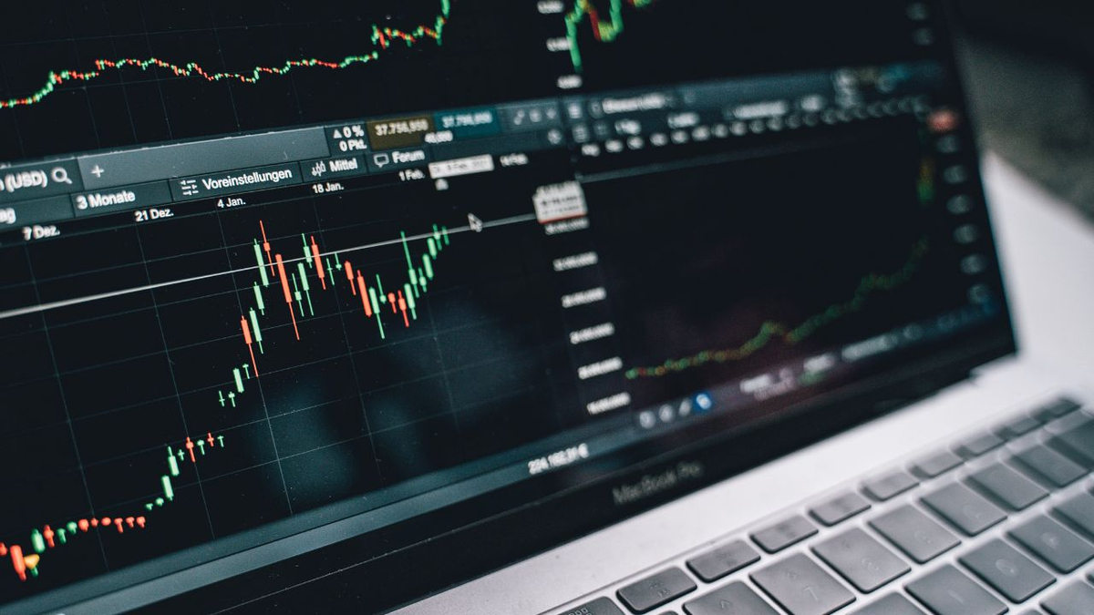 Nifty Holds 24,400 Mark Despite Sensex Dip; PSU Banks, Pharma Stocks Drag
