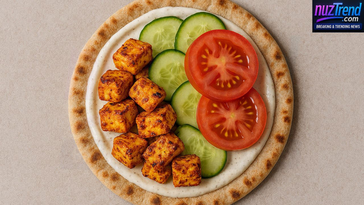 Assembling paneer shawarma wraps