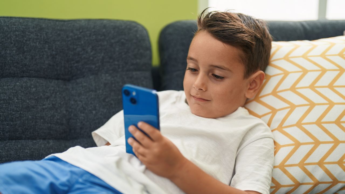Global Crackdown on Social Media for Kids: New Child Safety Laws in UK, US, and Australia