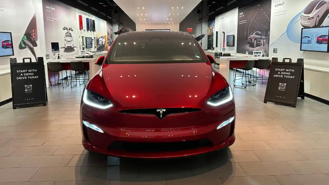 Tesla’s $380 Billion Market Cap Crash in 2025: Fallout from Trump-Musk Feud