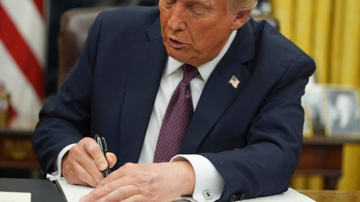 Trump Eases Auto Tariffs with Executive Order to Support U.S. Automakers​