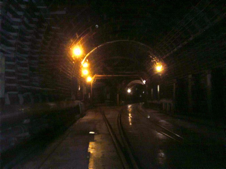 Supposedly a tunnel switch that leads to Metro-1 from Metro-2, actually a switch at Troparovo to a buffer stop, on Metro-1.