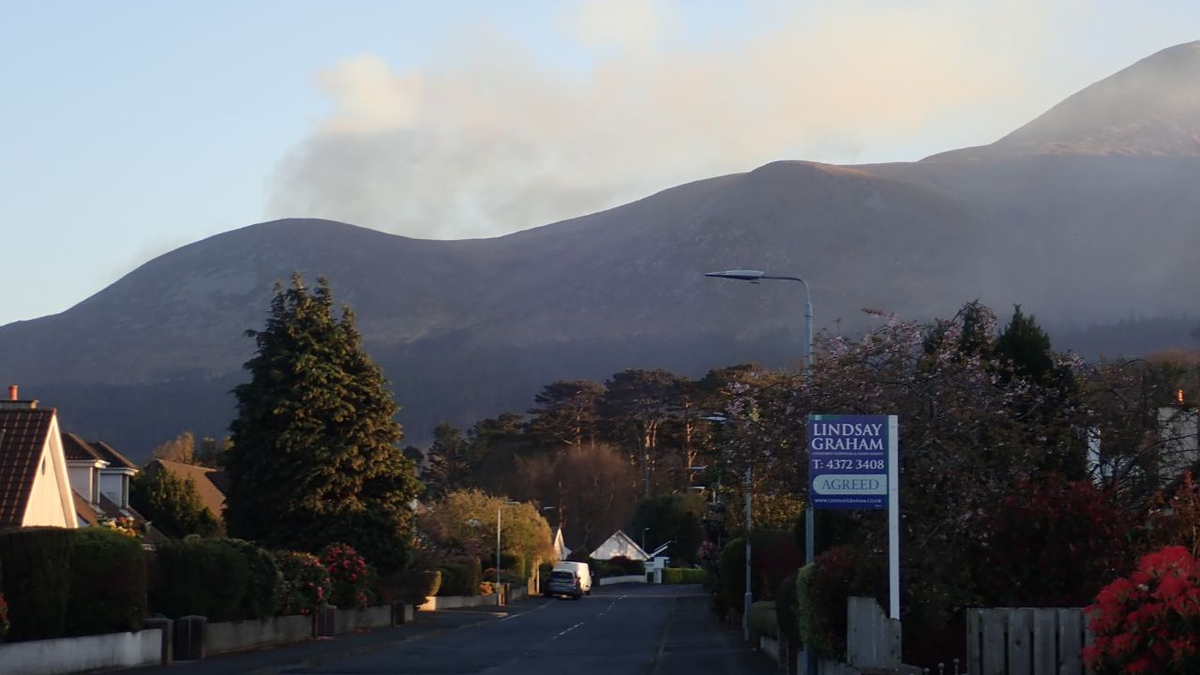 UK Wildfires Rage Amid Record May Heatwave, Over 1200 Acres Burned